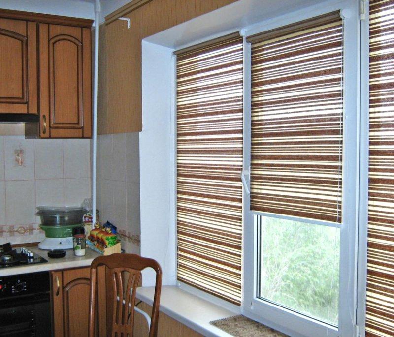 Дизайн штор для кухни с балконной дверью — фото
